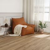 Wohnzimmer Raumbild von Klick-Vinyl Eiche Aurach Diele in Holzoptik mit Synchronprägung