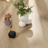 Nahaufnahme dezente Maserung Klick-Vinyl Eiche Florstadt