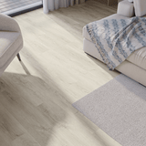 Wohnbereich Closeup Klick-Vinyl Eiche Husum markantes Dekor in Holzoptik