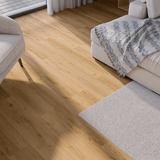 Wohnbereich Closeup Klick-Vinyl Eiche Memmert markantes Dekor in Holzoptik