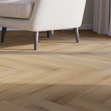 Sitzecke Closeup Klick-Vinyl Eiche Sylt dezentes Dekor in Holzoptik