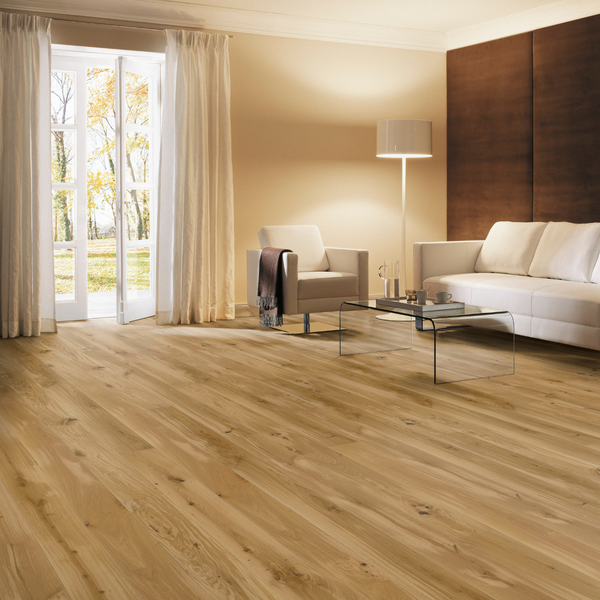 Raumbild vom Wohnzimmer Natur Parkett Felix Eiche Rustikal 